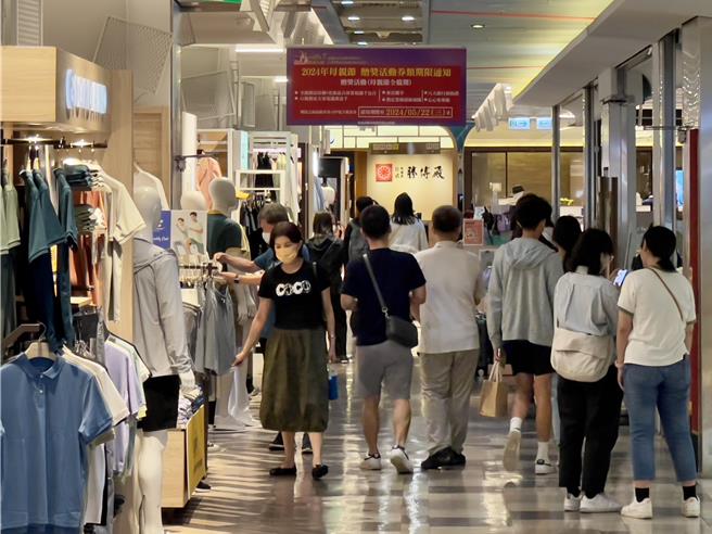 南紡購物中心年中慶期間，持指定銀行信用卡於A1、A2館累積消費滿額可換好禮。（南紡購物中心提供／朱世凱台北傳真）