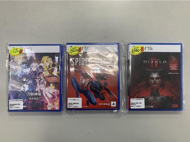 竊嫌竊走的3片遊戲片分別為蜘蛛人2、暗黑破壞神4、刀劍神域-異絆集結，都是遊戲主機PS5經典遊戲片，因都是二手品，竊嫌疑似難以銷售，直到遭逮時一片都沒賣出。（警方提供／任義宇高雄傳真）