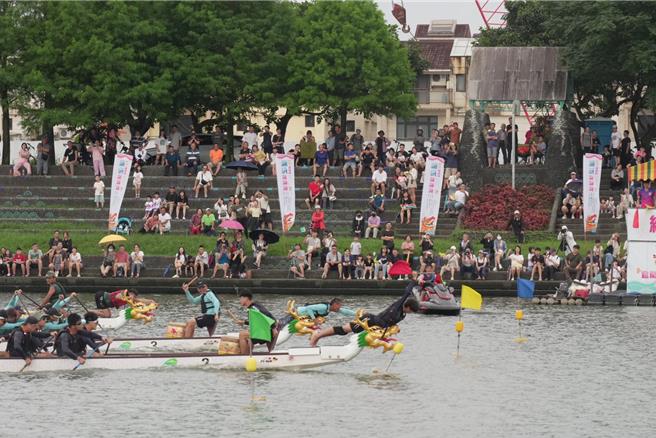各組冠軍分別為，公開男子組羅東鎮公所、公開女子組羅東鎮公所、公開混合組宏國春悅大地隊、社區村里組五結鄉社區龍舟隊、國中男生組三星國中、國中混合組吳沙國中。（宜蘭縣政府提供／吳佩蓉宜蘭傳真）