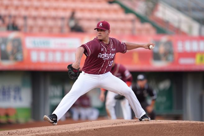 乐天桃猿洋投霸威斯。（乐天桃猿提供）