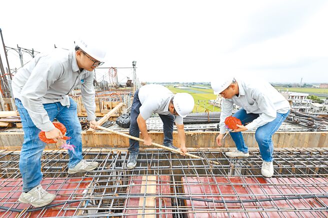 彰化县喜乐小儿麻痹关怀协会「伯立欧家园」去年10月动工后，9日举行上梁感恩礼拜。（喜乐小儿麻痹关怀协会提供／孙英哲彰化传真）