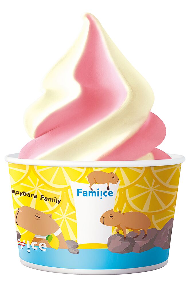 全家Fami!ce霜淇淋「巨峰葡萄」、「草莓優格」口味回歸，可搭「海鹽檸檬」製成雙口味，49元。 （全家提供）