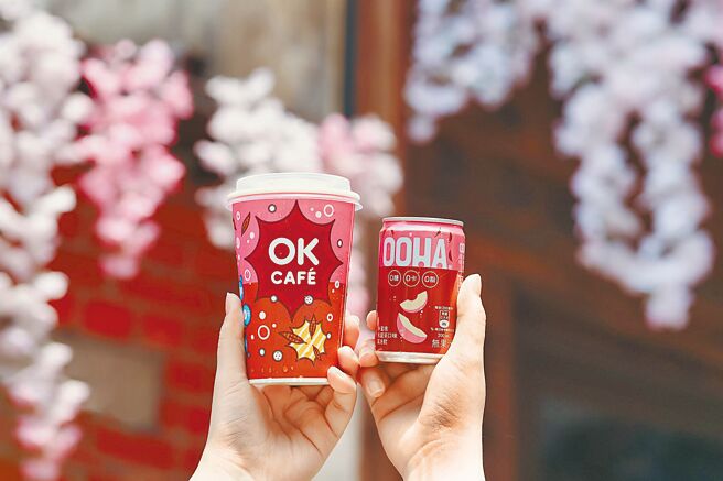 OKmart「OOHA水蜜桃烏龍氣泡咖啡」65元，11日前享買2送1。（OKmart提供）