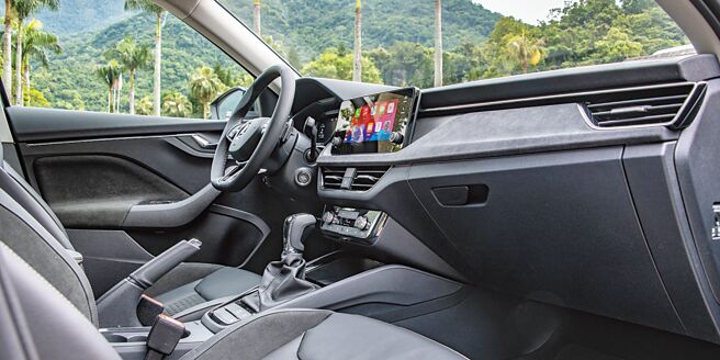 多層次的灰黑銀與不同材質搭配，質感大幅提升。（陳大任攝）