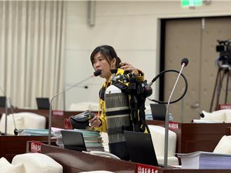 竹市消防局長稱背氣瓶可爬28樓 議員批：上得去、回不來