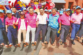 台中副市長領頭 千人穿木屐躦鯪鯉