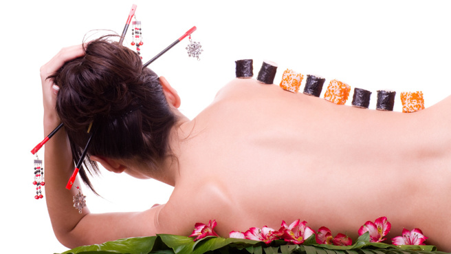 台中私人招待所壽司「女體盛」上菜 ，警方蒐證「有無妨害風化」。(示意圖／shutterstock／達志）