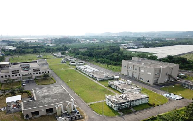 高雄旗美厂（见图）是全国污水处理厂碳中和改善的示范厂，日前已成为全国第一个公部门污水厂申请为再生能源发电业者。（高雄市水利局提供／林瑞益高雄传真）
