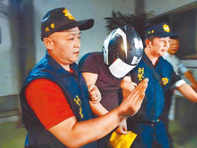 男子陈嫌(中)掐死女友、将亲生双胞胎男婴塞洗衣机闷死，台中高分院认定他泯灭人性判决死刑。（中时资料库）