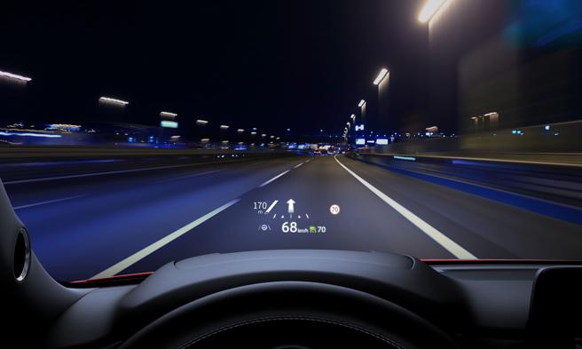 MAZDA CX-5 20S SELECT PLUS限時升級支援前擋投影式全彩HUD速限提醒輔助及具備車道指引輔助的MAZDA CONNECT-NAVI進階衛星導航系統，售價維持116.9萬元。（台灣馬自達提供