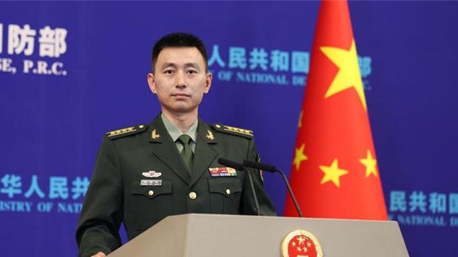 上海以东荷兰海军舰载直升机侵权挑衅陆国防部回应。（大陆国防部）