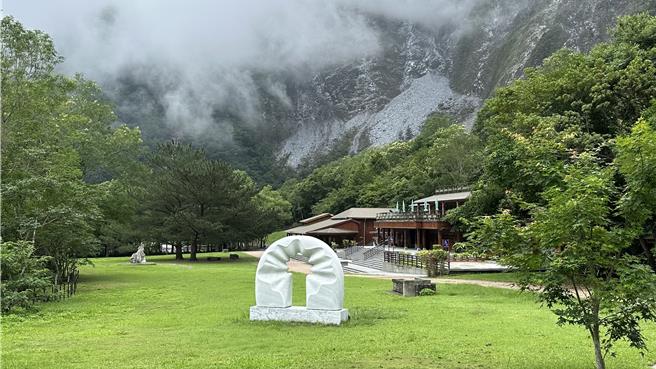 0403花莲大地震重创太鲁阁国家公园，太管处採分期分区滚动方式重建园区景点与步道，其中布洛湾下臺地受损较轻，且安全性相对较高，可望7月开始修復，年底陆续开放使用。（太管处提供／罗亦晽花莲传真）