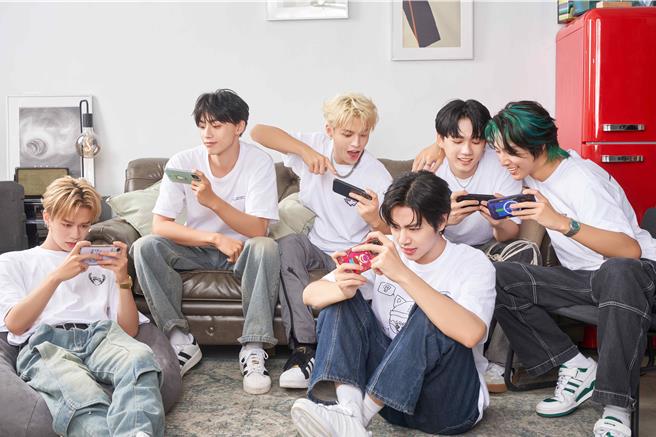 Ozone左起子翔、文廷、哲言、佳辰、祖安、煥鈞。（索尼音樂提供）