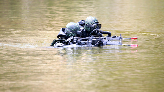今年7月的汉光演习中，陆军两栖侦察营（海龙蛙兵）将固守淡水河口。（示意图，军闻社）
