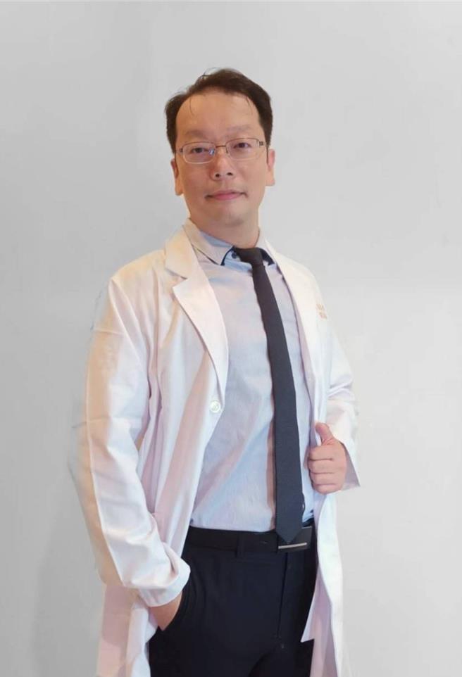 高雄長庚神經內科教授蔡孟翰與陽明交大攜手，發現致平腦症新基因NDEL1，登上國際期刊發表。（高雄長庚提供／任義宇高雄傳真）