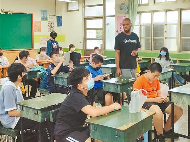 暑期將至，台北市部分公立幼兒園及公立國民小學近半數因校園工程規畫，停辦暑假延長照顧服務。（本報資料照片）