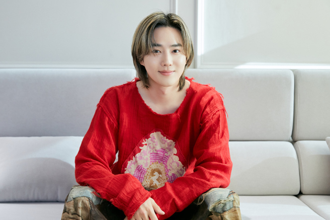 SUHO接受台灣媒體訪問，分享籌備新專輯幕後趣事。（SM Entertainment提供）