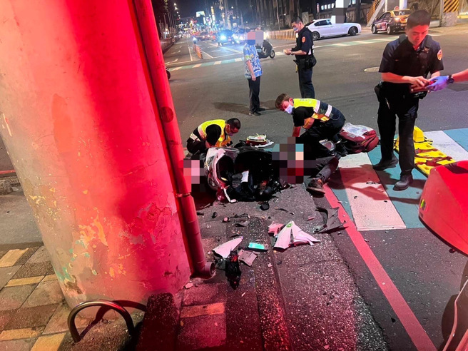 救护人员到场时，男骑士已失去生命迹象，急救后送往医院。（翻摄画面）