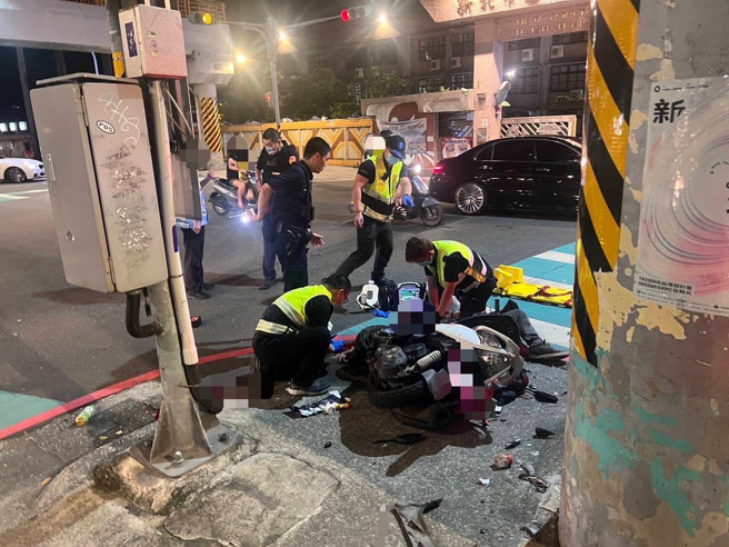 救护人员到场时，男骑士已失去生命迹象，急救后送往医院。（翻摄画面）