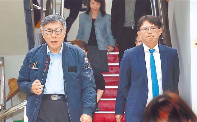 民眾黨立院黨團總召黃國昌(右)、民眾黨主席柯文哲(左)。（本報資料照片）