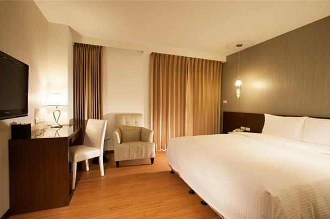 「Workation」数位游牧族群住房专案，入住精致双人客房7天6夜9999元起，每房每日提供活力早餐1客，加赠馆内自助洗衣兑换券2张。(力丽观光提供)