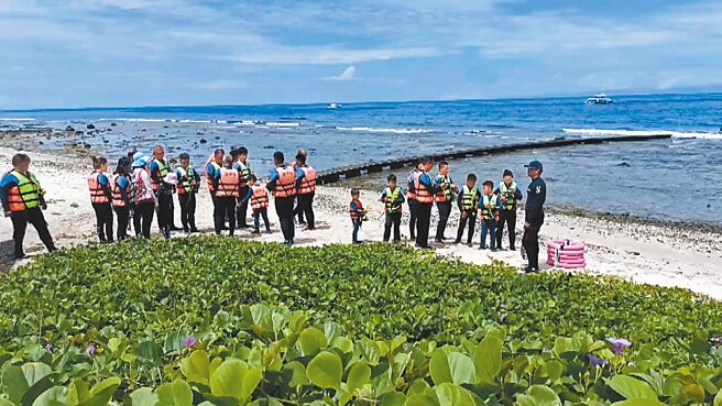 台東綠島被譽為「潛水天堂」，端午連假期間湧入逾5000人次，主要為青年及親子家庭族群。（讀者提供／蕭嘉蕙台東傳真）