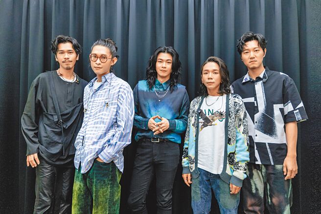 麋先生以《都是浪漫害的》專輯三度入圍金曲獎最佳樂團獎。（相信音樂提供）