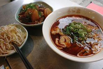 跟著黃仁勳來場台北饗宴！ 體驗水舞、煙火與台北風味