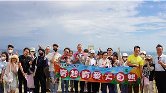 苗縣育達科大偕接待家庭境外學生 赴後龍好望角淨山