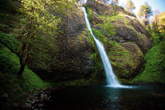 19歲少女跌入瀑布身亡 遊客撿到手機 驚見她死前最後畫面