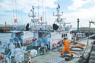 陸男駕艇闖淡水 海巡懲處10官兵