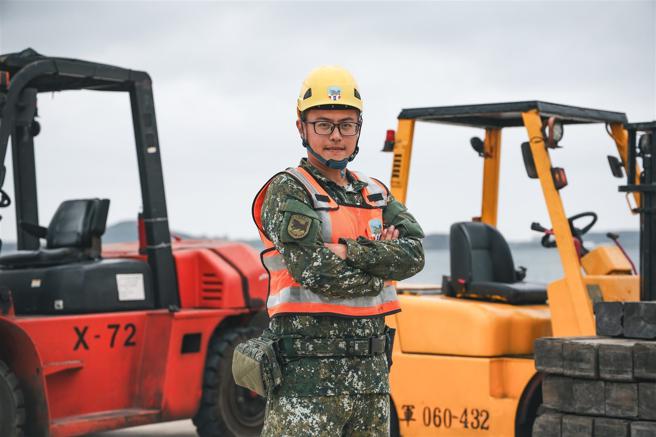 高扬笙中士。（记者陈彦陵摄）