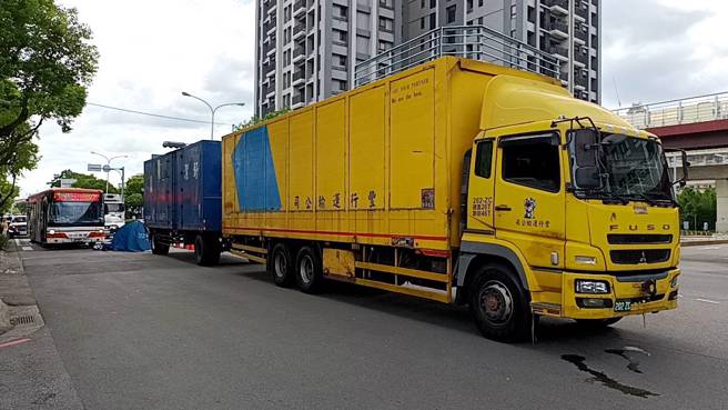 台中市潭子区12日上午8时许发生一起死亡车祸。( 民眾提供 )
