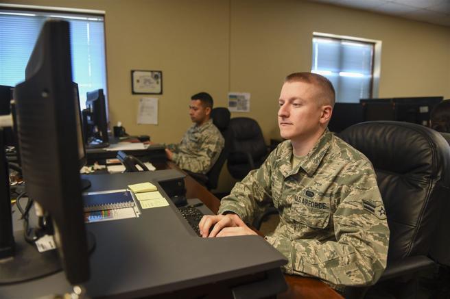  美國空軍引進「NIPRGPT」，希望提升日常工作任務效率，同時評估軍中對生成式AI的使用需求。
（取自DVIDS網站）