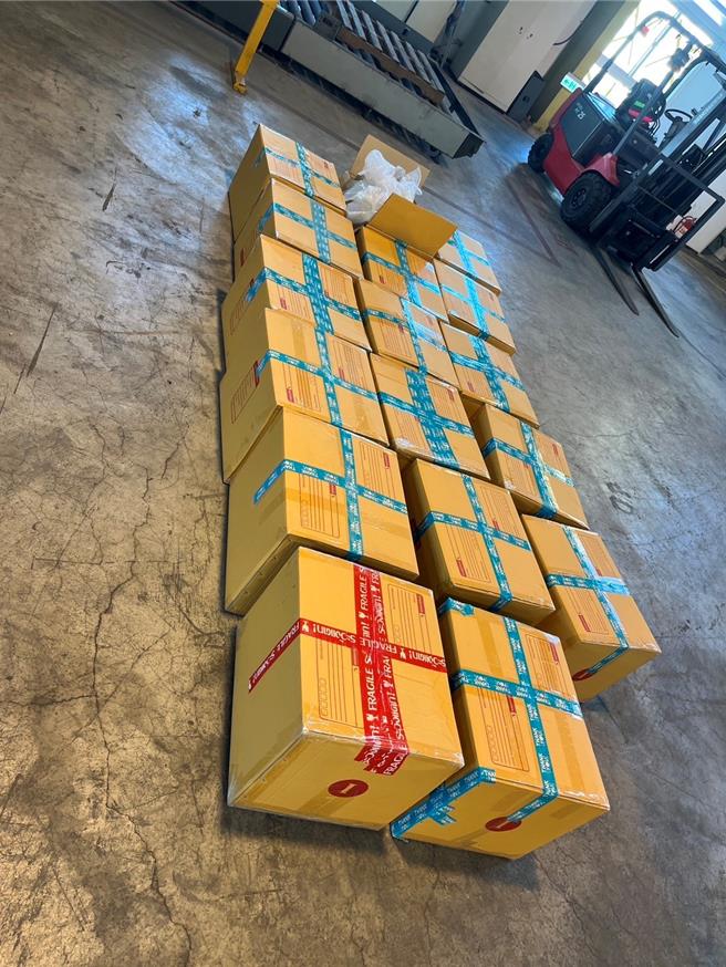 偵破跨國走私毒品案 檢調憲警查扣131公斤大麻花（調查局提供）