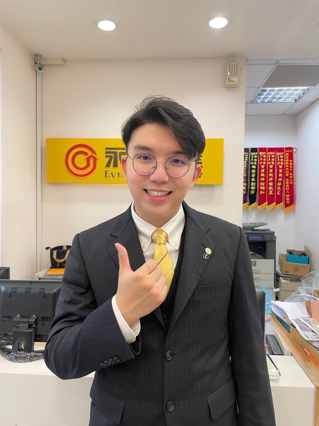 蔡凯至大学毕业就加入永庆房屋，让年收入快速突破百万元。图/永庆房屋提供