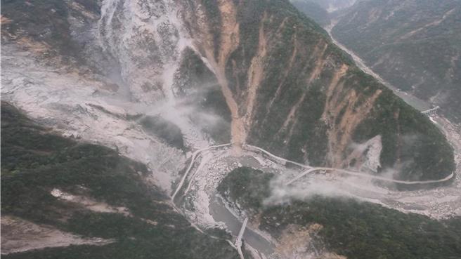 台8線中橫公路東段因0403花蓮大地震受損嚴重，行政院已匡列9.58億投入復健工作，力拚2026年底全數完成。（本報資料照片）