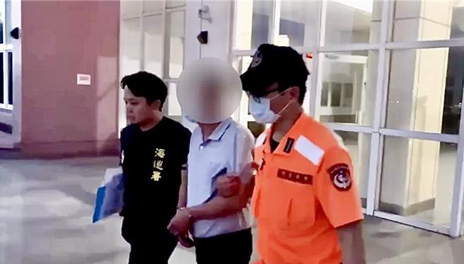 大陸曾任海軍艇長的阮姓男子9日駕快艇越過台灣海峽中線，直闖淡水碼頭上岸，因路人報案才落網。（海巡署提供／楊靜茹南投傳真）