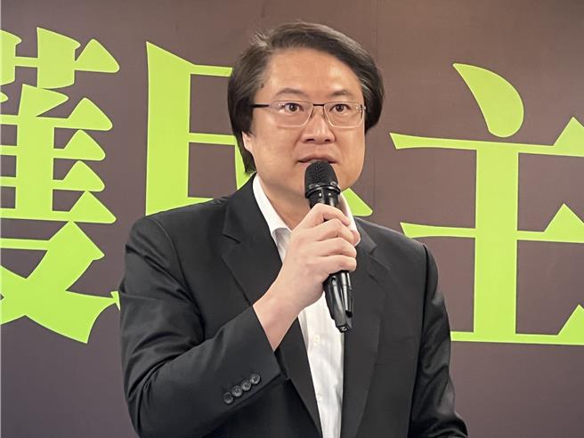 徐巧芯爆料王义川监控争议资料来自民进党 林右昌：不是那样子。曾薏苹摄