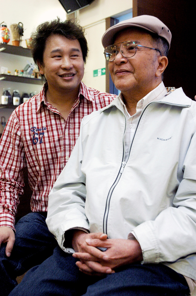 台語國寶歌手黃秋田生前與兒子黃志強感情極佳。（圖／中時資料照）