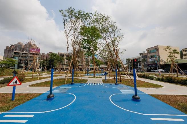 联兴公园经专业评审委员现场审查，荣获建筑园冶奖肯定（图片来源：高雄市工务局提供）