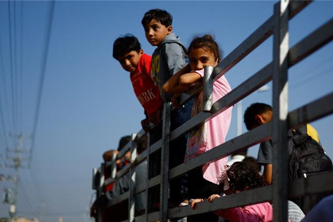 加薩走廊中部的幼童（圖／路透社）