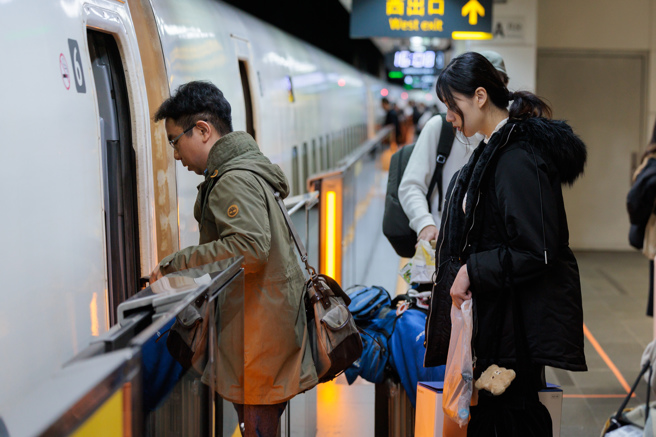 今日下午15:45，高鐵台北站道岔訊號異常，部分列車延誤。（資料照）