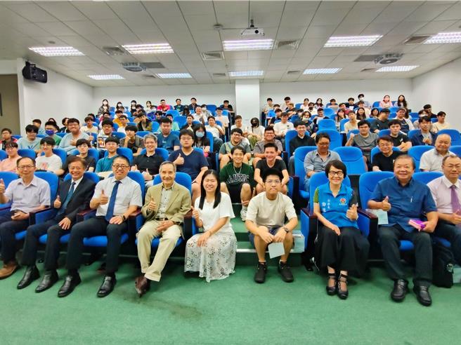 聯合大學舉辦成功名人講座。（苗栗縣政府提供／李京昇苗栗傳真）