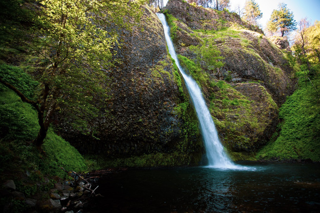 美國一名19歲少女到瀑布附近登山時，意外被湍急河水沖走，不幸死亡。（示意圖：Shutterstock／達志）