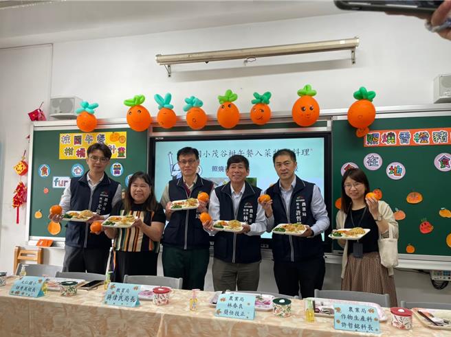 台中市重視學校午餐及食農教育工作，聘請84位校園營養師協助推動全市學校午餐菜單審核、輔導訪視、健康飲食教育及食安稽查等。（台中市政府提供／馮惠宜台中傳真）