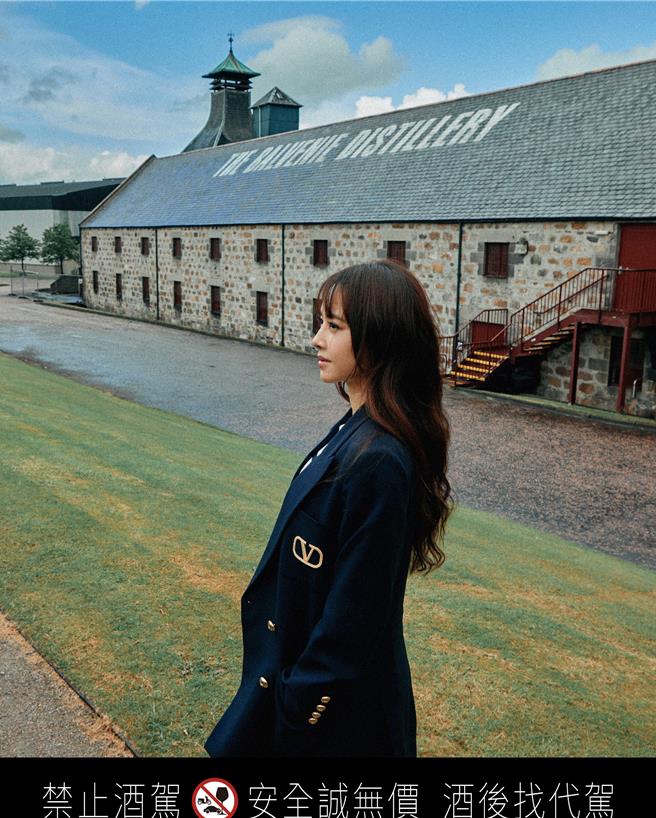 Jolin现身苏格兰！不少粉丝本以为她又要出新歌，原来是去观访酒厂。（格兰父子提供／黄唯淯台北传真）