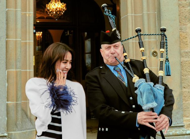 蔡依林深受苏格兰风笛吸引。 （图／摘自 jolin_cai）
