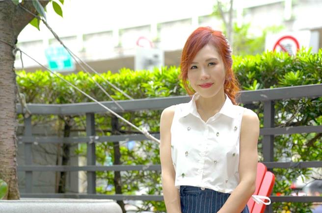 吴申梅12日举办新单曲活动，开心分享近况。（放音乐提供）