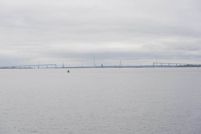 經過3個月的努力，1億美元的成本，巴爾的摩的斷橋殘骸終於清理完畢，清理出夠寬也夠深的航路。(圖/美聯社)